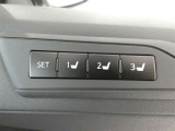 運転席のシートポジションを記憶・再現できるメモリー機能を搭載しています。