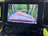 【バックカメラ】駐車時に後方がリアルタイム映像で確認できます。大型商業施設や立体駐車場での駐車時や、夜間のバック時に大活躍!運転スキルに関わらず、今や必須となった装備のひとつです!