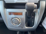 スポーツシフトに入れてマニュアル車感覚の走行が出来ます。山道走行や高速道路の走行に大活躍です★