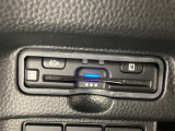 ハンドルの左下にETCがついています。高速道路の料金所の通過も楽々です。 カードの取り出しもしやすい場所についています。