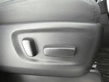 運転席パワーシート搭載。微妙な調整が手軽にでき、ピッタリのポジションで運転することが可能です。