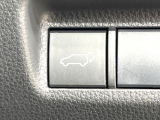 【パワーバックドア】スマートキーや運転席のボタンを押すだけでリアゲートが自動で開閉します!荷物を持っている時や、高い位置にあるバックドアを閉める際に便利な機能です♪