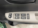パワーウィンドウスイッチで運転席から全席の窓の開閉ができます♪