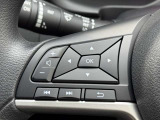 ステアリング左側のスイッチ。オーディオの音量調整や曲送り、メーター内ディスプレイの表示切り替えを手元でスムーズに行えます。