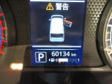 たとえばダイハツのお店にある、たくさんのスマアシ搭載車は、正常に作動する事をしっかり確認します。