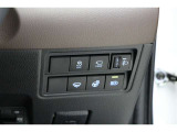機能性溢れる運転席まわり。使いやすいスイッチ類の配置で運転中のストレスを軽減し楽しくドライブできますよ。