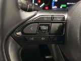 マルチインフォメーションディスプレイ内の表示切替や運転支援機能、オーディオの操作をステアリングから手を放さず行うことができ、運転に集中できます。