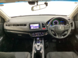 車内は光触媒抗菌消臭施工済です。スタイリッシュなデザインでスポーティなインパネ周りを演出します。グローブボックスやカップホルダーのほかにトレーなどたくさんの収納スペースが付いています。