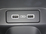 便利な充電用USBジャックも付いています。