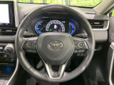 【純正革巻きステアリング】上質な革を使用することで、手にしっかり馴染みとても運転しやすいハンドルです♪