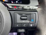 ステアリングスイッチ(右側)。プロパイロット(運転支援機能)のON/OFFや速度設定、ハンズフリー通話の操作が可能です。