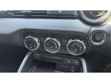 四季を通じて車内を快適に保つオートエアコンを装備しています。又、冬場の朝一のスタート時には大変嬉しいシートヒーターを運転席&助手席に装着、ヒーターが効き始めるまでの冷間時でも快適にスタート出来ます!
