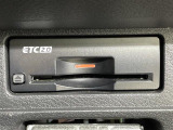 【ETC2.0(DSRC)】ETCカードを挿入すれば料金所はノンストップで通過できます。ETC限定の割引や、高速道路の情報提供サービスを利用できます。