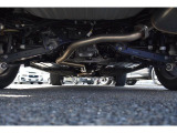 車両後方からの下回りです。マフラー防錆塗装や下回り防錆施工等も可能でございます。