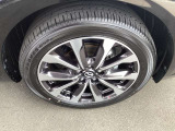 マツダ純正アルミホイール装着 タイヤサイズは215/50R18です。