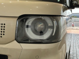 LEDヘッドライトは、点灯の瞬間から最大光量を発揮し、突然暗くなるトンネルなどでの安定感を高めます。