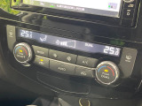【左右独立型フルオートエアコン】運転席と助手席でそれぞれお好みの温度に設定可能。同乗者にも配慮した、快適な空調をお届け致します。