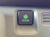 【eコンスイッチ】低燃費運転をサポートするECONモード。スイッチをONすると、エンジンやトランスミッション、A/Cなどを協調制御し、燃費の向上に貢献。エコドライブの効果を高めます。