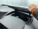 ダッシュボードに小物等収納BOXが有り便利