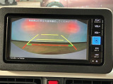 バック駐車が苦手な方にも安心の装備!バックカメラ付き車です!!ただしバックカメラだけに頼らず目視もお願いしますね☆