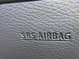 運転席にSRS二-エアバッグを採用 下肢の障害を軽減ことができます