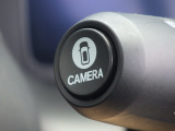 ★マルチビューカメラ★ワイパーレバー先端の「CAMERAスイッチ」を押すことで、車を上空から見下ろしたような映像をカーナビ画面に映し出し、車庫入れや縦列駐車をサポートしてくれます♪
