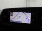 安全を考慮し、視線移動の少ない位置にセットされた純正SDナビ!AUX/Bluetoothに対応しています。