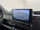 バックカメラがしっかり映るので、後ろが見やすく安心して駐車できますね
