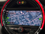 ●純正ナビ:一体感のあるナビは、高級感ある車内を演出してくれます。Bluetooth再生などオーディオ機能も充実しておりますので、運転もより楽しめます♪