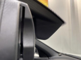 【ルームミラー一体型ETC】BMWといえばルームミラー一体型のETC。ドライバーから差し込めるかたちになっておりますので、差し忘れの際も慌てずにご利用いただけます。
