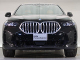 【キドニーグリル】BMWの代名詞。一目見ただけでBMWであると認識できる確固たるアイコンとして存在感を放ちます。