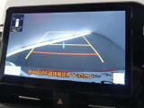 バックガイドモニターで、後方を確認しながら安心して駐車することができます。運転初心者も熟練者も必須の機能ですよ!