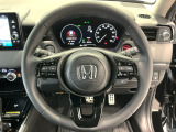 運転にかかわる様々な操作を安全に行えるように視点移動が少なく操作性に配慮されたスイッチ類が凝縮されたコクピットです。