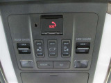 運転席・助手席両側で使いやすい、オーバーヘッドの両側パワースライドドア操作スイッチです。
