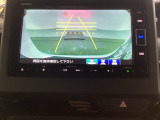 バックでの車庫入れも安心です! リアカメラが付いているバックモニター付のナビを装備しております。操作線もついており距離感も画面から確認できます。