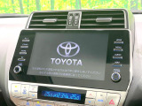 【メーカー純正ナビ】インテリアに溶け込むスタイリッシュな「専用設計」メーカーナビを装備♪視認性や操作性など基本性能にも優れ、より上質なカーライフをお楽しみいただけます。
