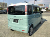 斜めから見てもシャープでスポーティなデザイン!