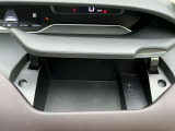 運転席側小物入れ