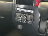 オートエアコンは温度を設定するだけで、自動で風量などを設定してくれます。運転しながら操作も必要ないので、安全性も向上します。