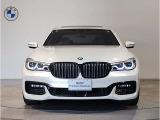 【キドニーグリル】BMWは約90年もの間、ほぼ全ての車両にひと目でBMWだと分かるこの特徴的なフロントグリルが備えられ、デザイン・アイコンとして親しまれてきました。