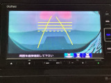 バックでの車庫入れも安心です!リアカメラが付いているバックモニター付のナビを装備しております。操作線もついており距離感も画面から確認できます。
