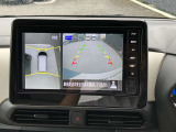 空から見下ろしているような視点で周囲を確認できるアラウンドビューモニター。駐車時にとても便利です。