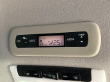 【リアオートエアコン】広い後部座席には必須の機能!風量や温度を自動で調整し前席と同様な車内環境にしてくれるリアオートエアコンを装備。夏の暑さも冬の寒さもストレスなく快適にお過ごしいただけます♪
