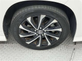 外観にマッチした純正ホイール装着しています。各種社外アルミホイールやスタッドレスタイヤも取扱いしております。是非ご相談ください♪