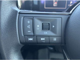 ハンドルスイッチで車両設定・オーディオの選曲や音量調整などが出来、安全性もアップ。