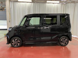 【スマートアシスト搭載車】 衝突回避支援ブレーキ機能(対車両・歩行者)、衝突警報機能(対車両・対歩行者)、誤発信抑制制御機能などの機能で安全な運転をサポートします。