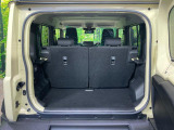 普段のお買い物や通勤、送迎等に十分な荷室スペースを確保しております。セカンドシートを倒すと、大きな荷物の積載も可能です♪