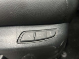 【運転席ポジションメモリー付パワーシート】ワンタッチで記憶させていたシートの前後・リクライニングはもちろん、シートリフターも備えます☆快適なドライブをお楽しみ下さい♪