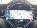 ●MINI純正ナビ:一体感のあるナビは、高級感ある車内を演出してくれます。Bluetooth再生などオーディオ機能も充実しておりますので、運転もより楽しめます♪