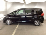 狭い駐車場でも、スライドドアならチャイルドシートへのお子さまの乗降や荷物の積載もスムーズ。とても便利な【両側電動スライドドア】ドアハンドを少し引くだけでリアドアが自動開閉します。